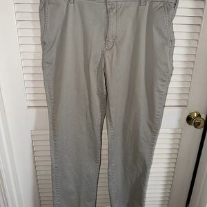 Izod Men's Light Khaki Chinos